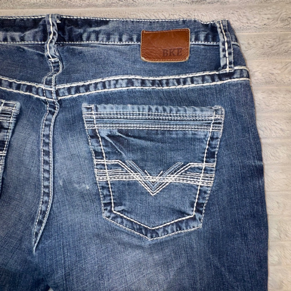 BKE Derek Bootcut Jeans Mens 36R Medium Wash Thick Stitch Denim Blue - Picture 10 of 14